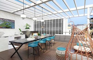 Contemporary Mid-hollywood Home Dtla View Parking