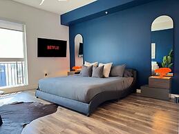 Contemporary Mid-hollywood Home Dtla View Parking