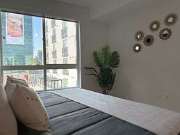 Modern Mid-hollywood Apt Sunset View Free Parking