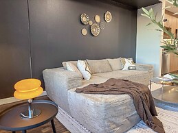 Sunny Home in Mid-hollywood Pool Free Parking