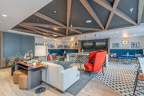 Sunny Home in Mid-hollywood Pool Free Parking