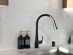 Sunny Home in Mid-hollywood Pool Free Parking