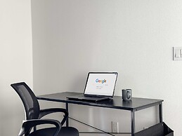 Sunny Home in Mid-hollywood Pool Free Parking