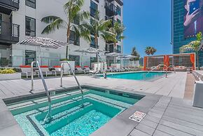 Sunny Home in Mid-hollywood Pool Free Parking