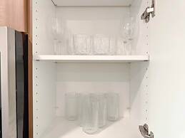 Sunny Home in Mid-hollywood Pool Free Parking