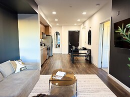 Sunny Home in Mid-hollywood Pool Free Parking