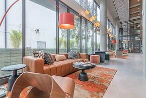 Sunny Home in Mid-hollywood Pool Free Parking