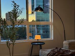 Sunny Home in Mid-hollywood Pool Free Parking