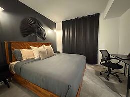 Sunny Home in Mid-hollywood Pool Free Parking