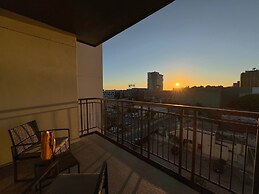 Sunny Home in Mid-hollywood Pool Free Parking