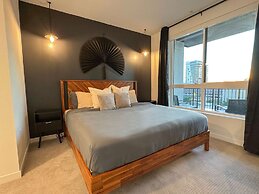 Sunny Home in Mid-hollywood Pool Free Parking