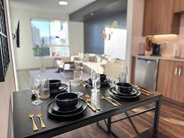 Sunny Home in Mid-hollywood Pool Free Parking