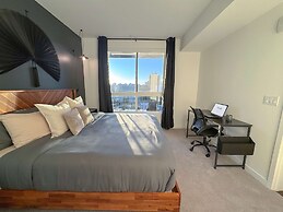 Sunny Home in Mid-hollywood Pool Free Parking