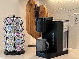 Sunny Home in Mid-hollywood Pool Free Parking