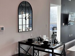 Sunny Home in Mid-hollywood Pool Free Parking