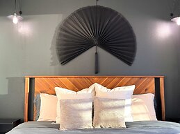 Sunny Home in Mid-hollywood Pool Free Parking