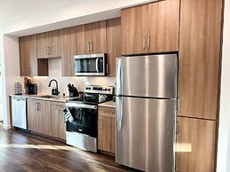 Sunny Home in Mid-hollywood Pool Free Parking