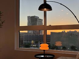 Sunny Home in Mid-hollywood Pool Free Parking