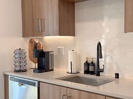 Sunny Home in Mid-hollywood Pool Free Parking