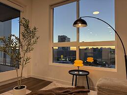 Sunny Home in Mid-hollywood Pool Free Parking