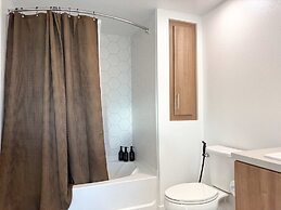 Sunny Home in Mid-hollywood Pool Free Parking