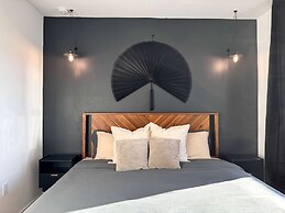 Sunny Home in Mid-hollywood Pool Free Parking