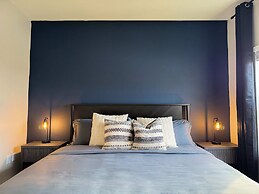 Modern Escape W Pool GYM Parking 10 Min to Cedars