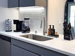 Modern Escape W Pool GYM Parking 10 Min to Cedars