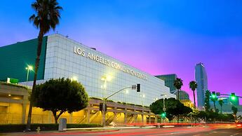 Modern Escape W Pool GYM Parking 10 Min to Cedars