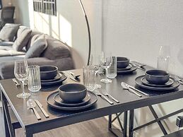 Modern Escape W Pool GYM Parking 10 Min to Cedars