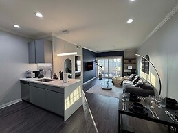 Modern Escape W Pool GYM Parking 10 Min to Cedars
