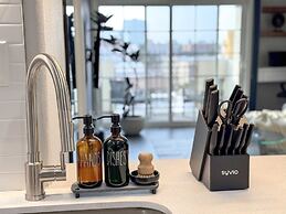 Modern Escape W Pool GYM Parking 10 Min to Cedars