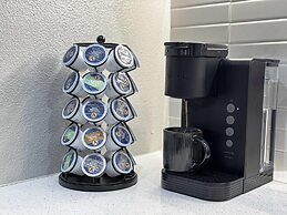 Modern Escape W Pool GYM Parking 10 Min to Cedars