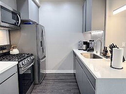 Modern Escape W Pool GYM Parking 10 Min to Cedars