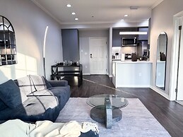 Modern Escape W Pool GYM Parking 10 Min to Cedars