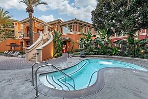 Spacious 2-br APT Near Disneyland Pool Hot Tub GYM