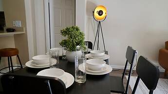 Spacious 2-br APT Near Disneyland Pool Hot Tub GYM