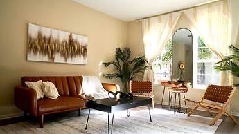 Spacious 2-br APT Near Disneyland Pool Hot Tub GYM