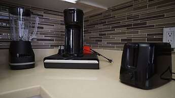 Spacious 2-br APT Near Disneyland Pool Hot Tub GYM