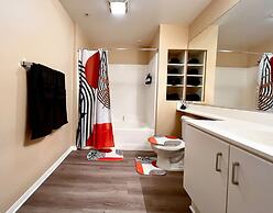 Spacious 2-br APT Near Disneyland Pool Hot Tub GYM