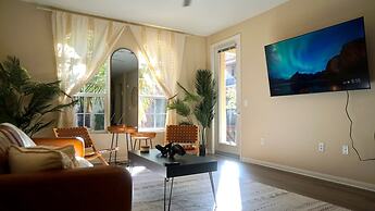 Spacious 2-br APT Near Disneyland Pool Hot Tub GYM