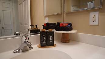 Spacious 2-br APT Near Disneyland Pool Hot Tub GYM