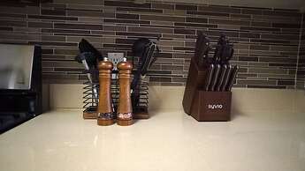 Spacious 2-br APT Near Disneyland Pool Hot Tub GYM