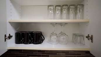 Spacious 2-br APT Near Disneyland Pool Hot Tub GYM