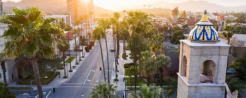 Spacious 2-br APT Near Disneyland Pool Hot Tub GYM