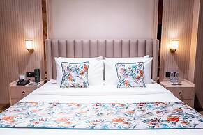 ASTER GRAND BY ZENG SAKET