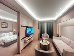 ASTER GRAND BY ZENG SAKET