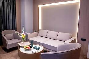 ASTER GRAND BY ZENG SAKET