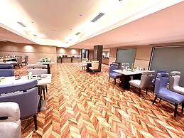 ASTER GRAND BY ZENG SAKET