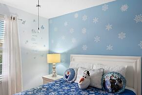 Lake View and Private Pool 4BR at Bella Vida